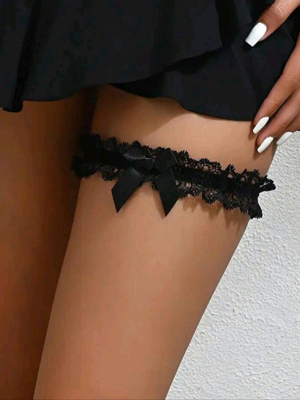 NWT, Black Lace Bow Garter